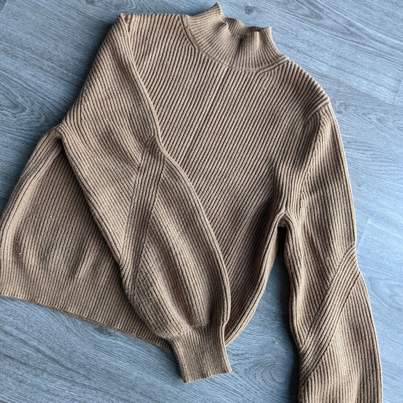 Balloon-sleeve sweater - Picture 1 of 4